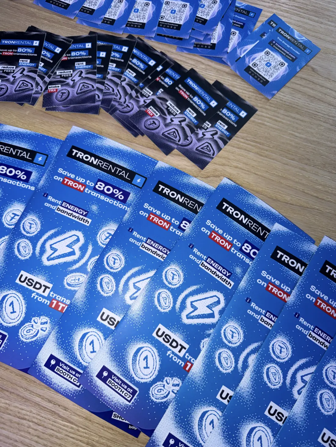 TronRental のチラシとステッカー